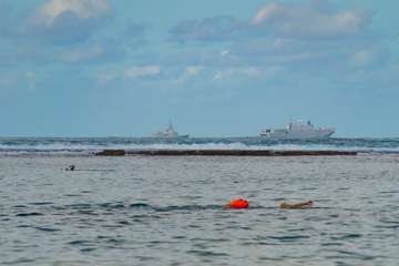 Cuatro países participan en ejercicios de desembarco frente a Las Canteras (Foto Antonio Rico)
